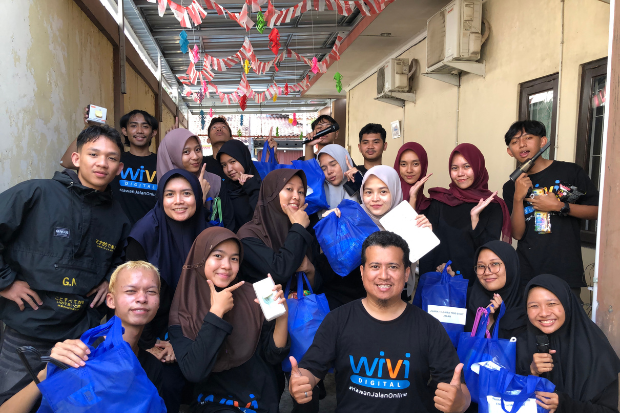 foto bersama tim prakerin Wivi Digital