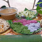mencicipi makanan tradisional khas pasar rakyat