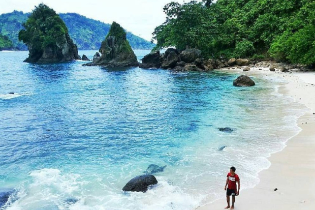 wisata pantai kebumen yang menawan